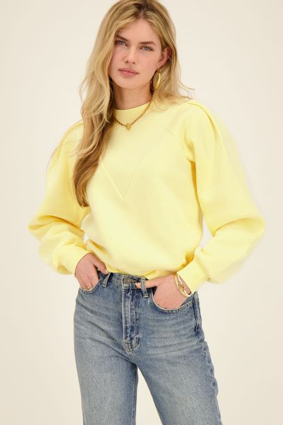 Gele sweater met V shape
