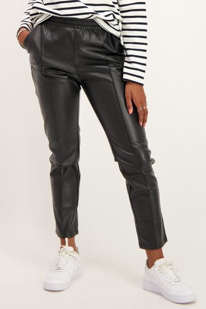 Schwarze Hose Lederlook