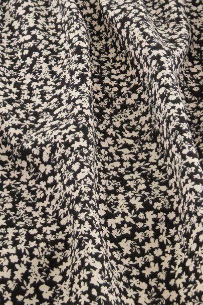  Robe à imprimé floral et manches bouffantes
