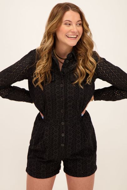 Schwarzer gehäkelter Playsuit