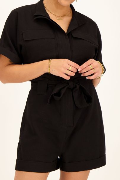 Schwarzer Playsuit mit Brusttaschen