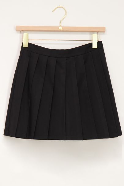 Black pleated skort