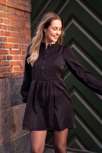 Robe chemise noire à manches longues