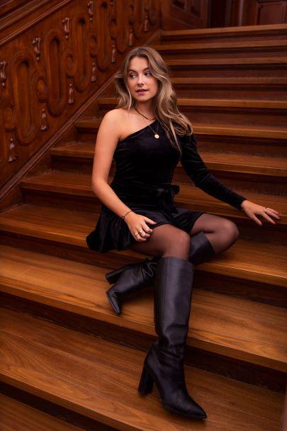 Zwarte one shoulder velvet top