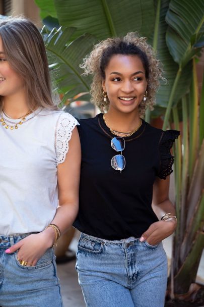 Zwarte top met broderie & volants