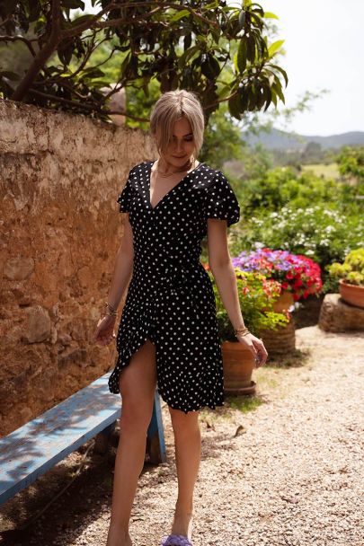 Robe portefeuille noire à pois