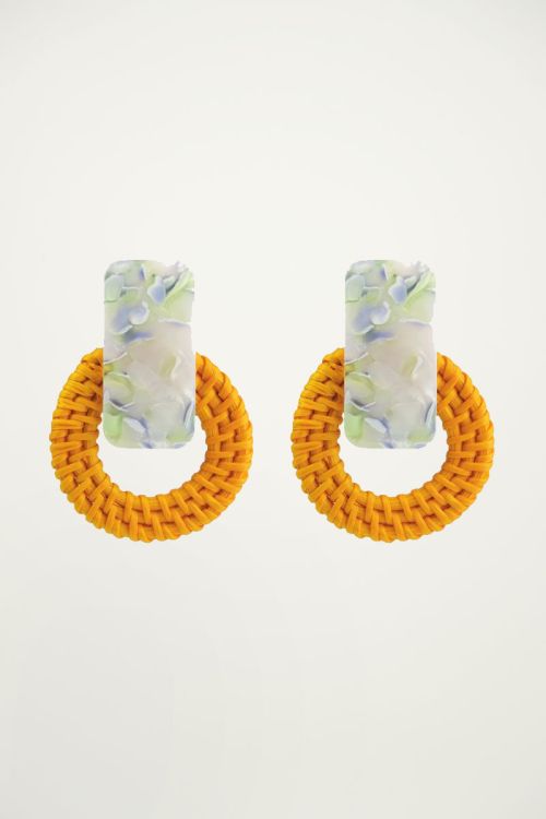 Oranje oorhangers bamboe & print My Jewellery