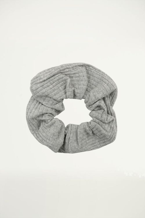 Grijze scrunchie ribstof, haarelastiek