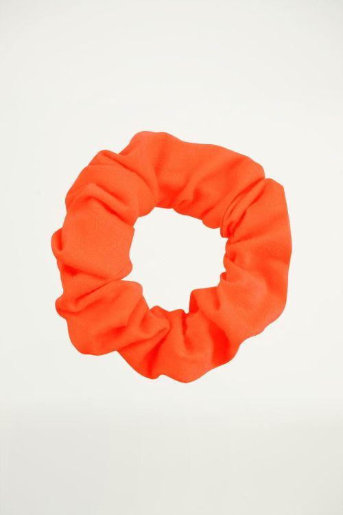 Neon oranje scrunchie, haarelastiek