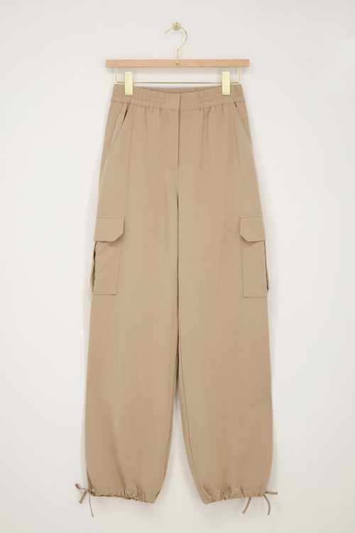 Beige cargo broek met elastieken tailleband