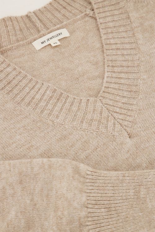 Beige lange jurk met V-hals