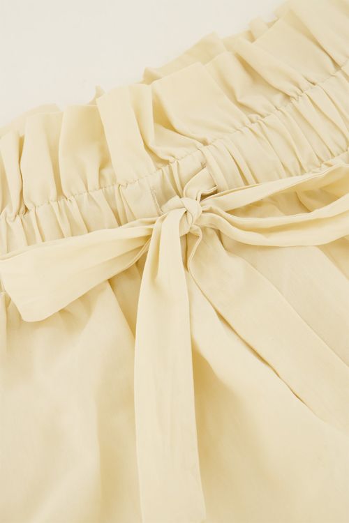 Beige off-shoulder top with ruffle and bow | My Jewellery