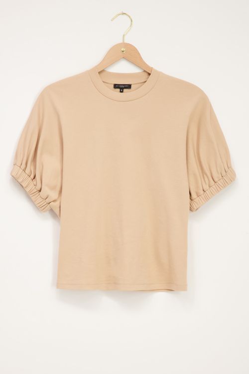 beige oversized tee