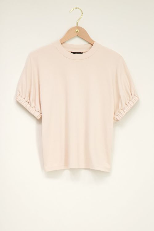 Beige shirt met elastische mouwen