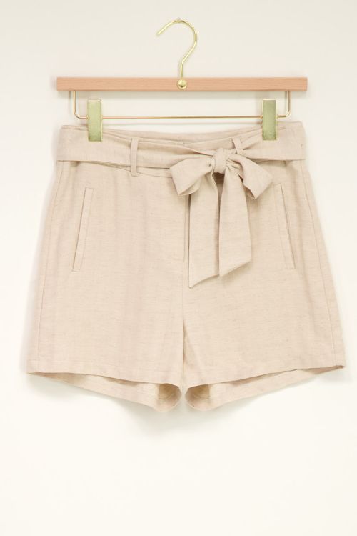 Beige shortje linnen look