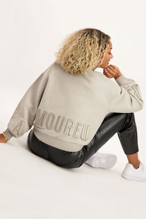 Beige sweater amoureux