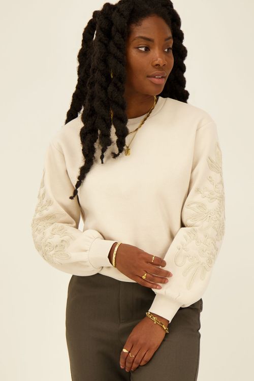 Beige sweater with embroidered sleeves | My Jewellery
