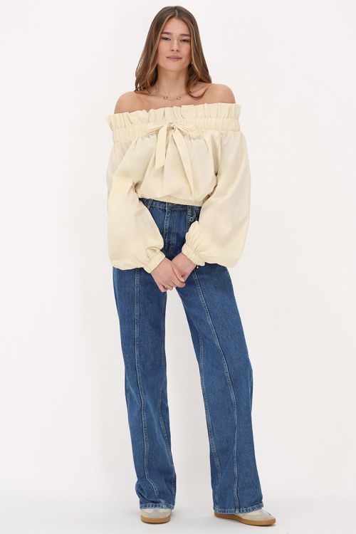 Beige off-shoulder top with ruffle and bow | My Jewellery