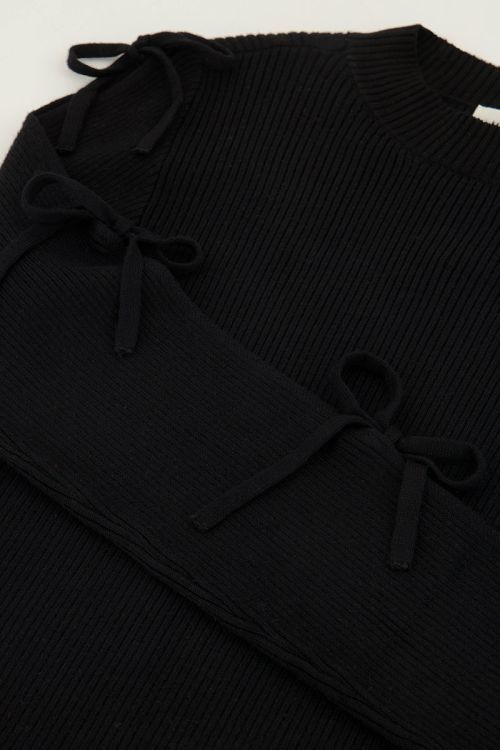 Black top with bows on sleeves
