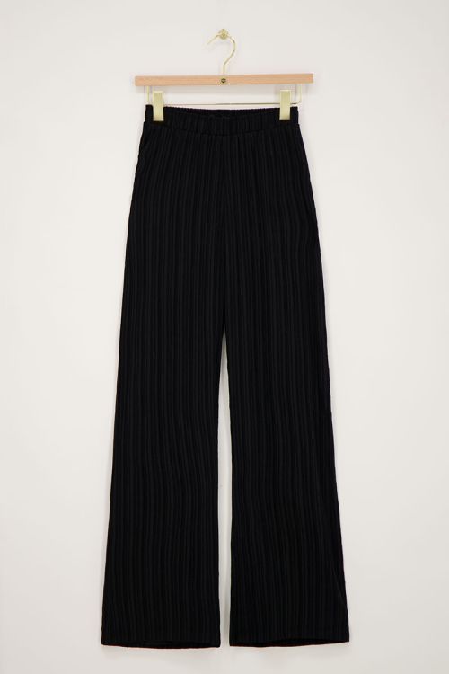 Black wide leg crinkle pants | My Jewellery