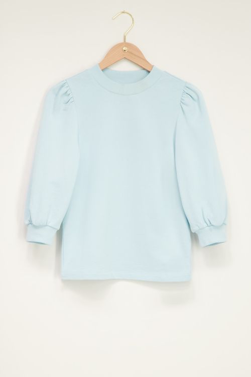 Blauwe sweater met korte pofmouw