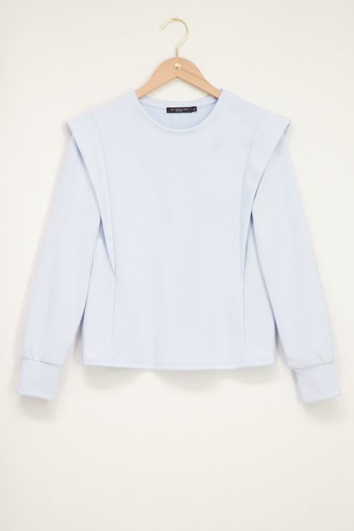 Blauwe sweater trui met schouderstukken
