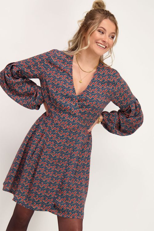 Blauwe jurk met bloemenprint