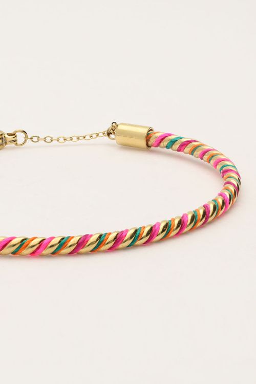 Bold bangle with twisted colors
