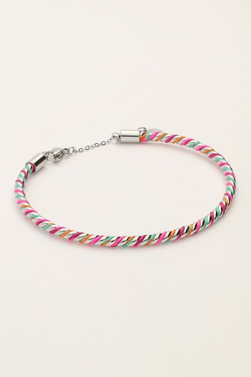 Bold bangle with twisted colors
