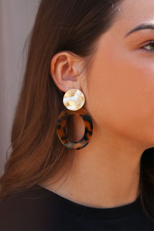 Bruine oorhangers ovaal, statement oorbellen