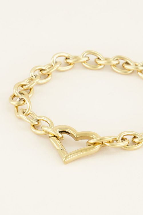 Chain bracelet with heart closure