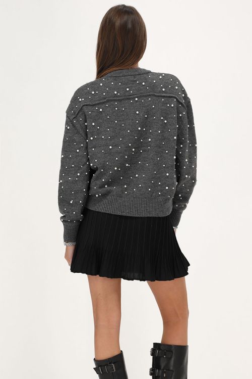 Dark grey sweater with pearls | My Jewellery