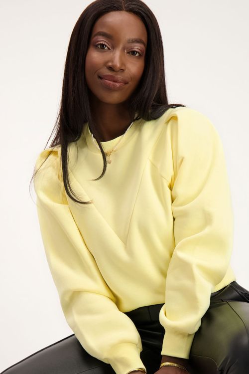 Gele sweater met V shape