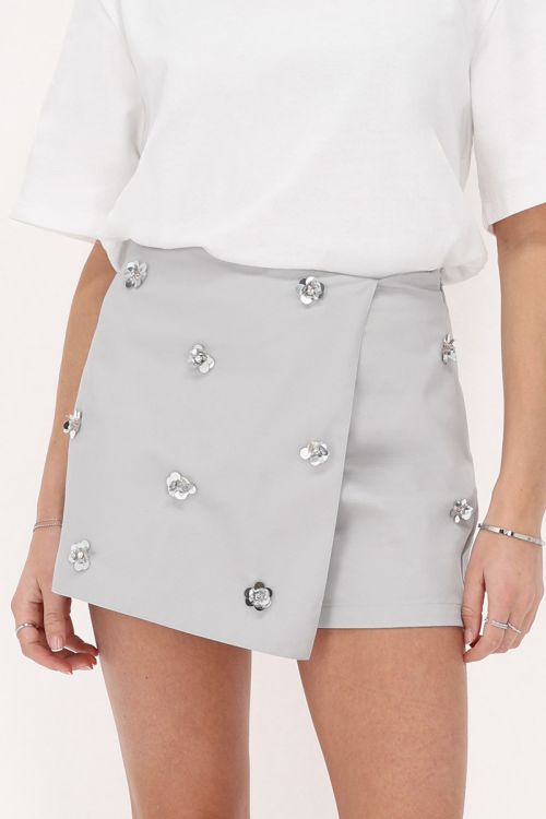 Gray skort with silver 3D flowers | My Jewellery