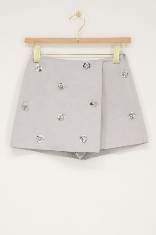 Gray skort with silver 3D flowers | My Jewellery