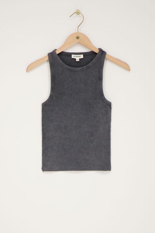 Graues Tanktop mit Rippenstruktur