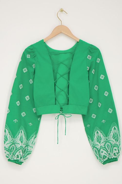 Groene top met gestrikte achterkant en embroidery