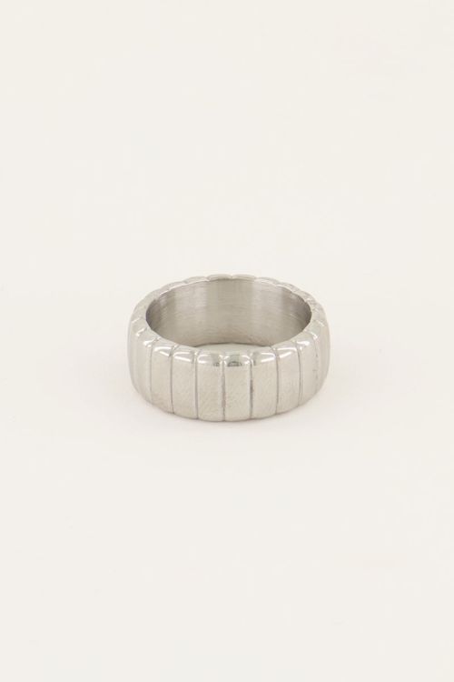 Iconic brede ring met ribbels