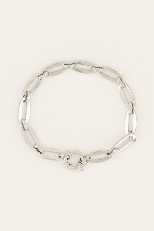 Iconic chain bracelet with large clasp