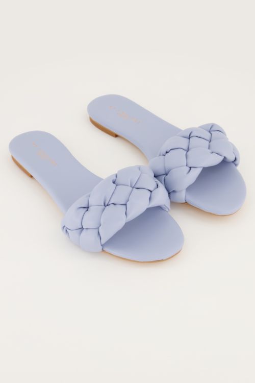 Lichtblauw slippertje gevlochten