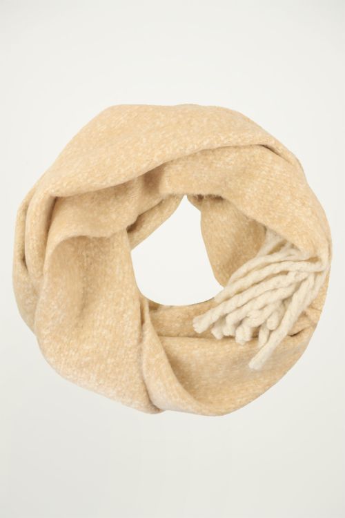 Beige Sjaal, Gebreide sjaal