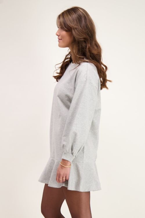 Helaas marathon Briljant grijze sweater jurk met ruffle | My Jewellery