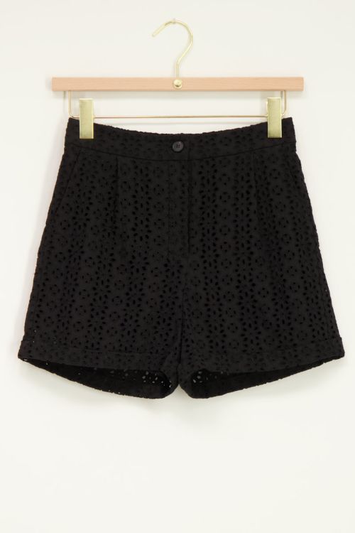 Shortje met embroidery zwart