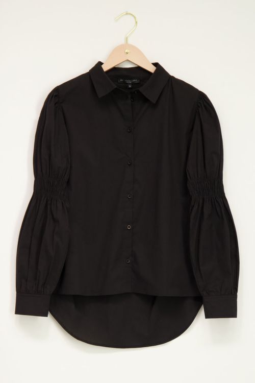 Zwarte blouse met smock mouwen