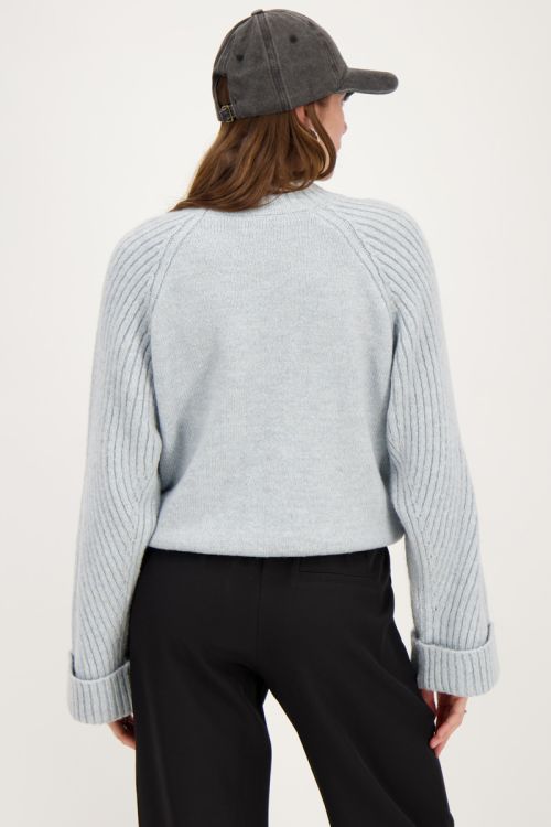 Light blue sweater with cropped sleeves | My Jewellery