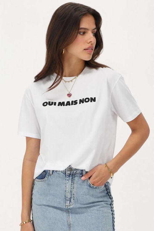 White T-shirt with black ''Oui mais non'' | My Jewellery