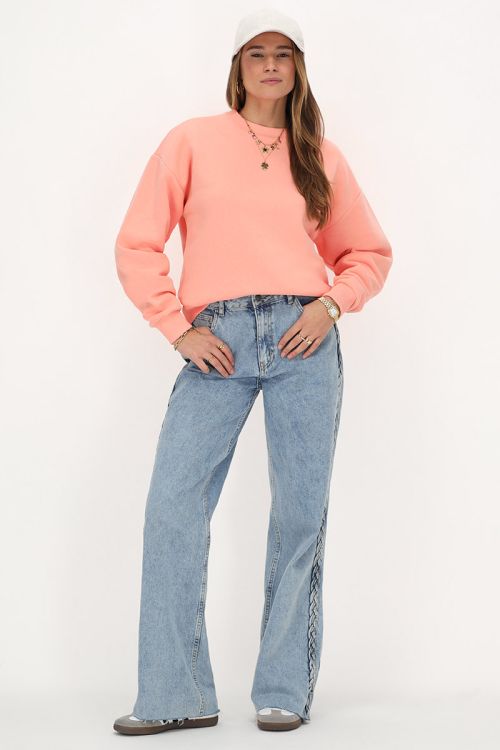 Orange sweater "Don't look back"