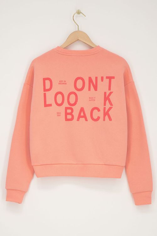 Orange sweater "Don't look back"