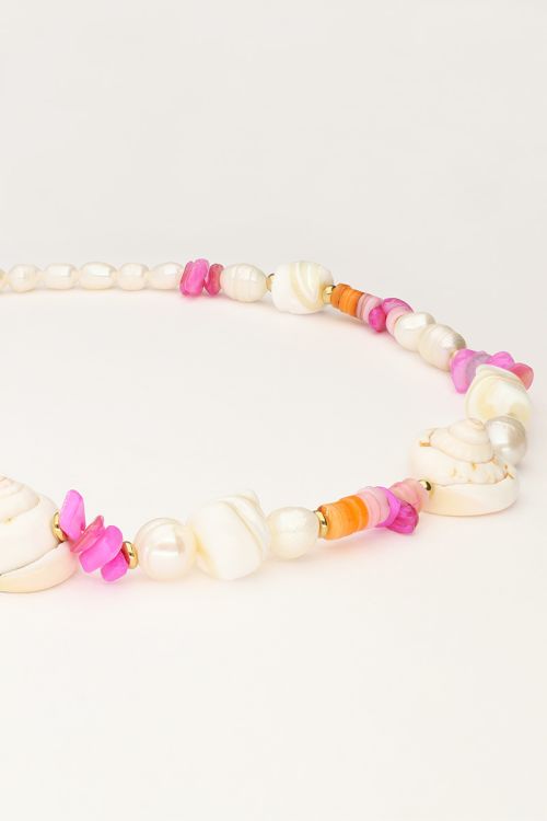Pearl necklace with pink beads and shells 