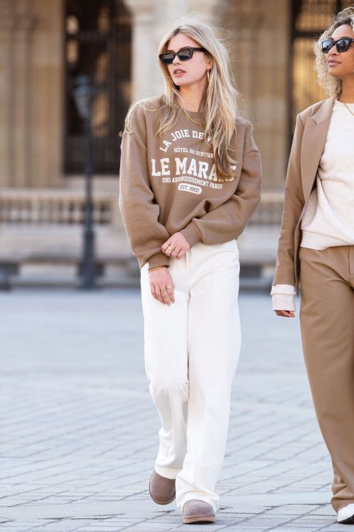 Joie sweatshirt 2025